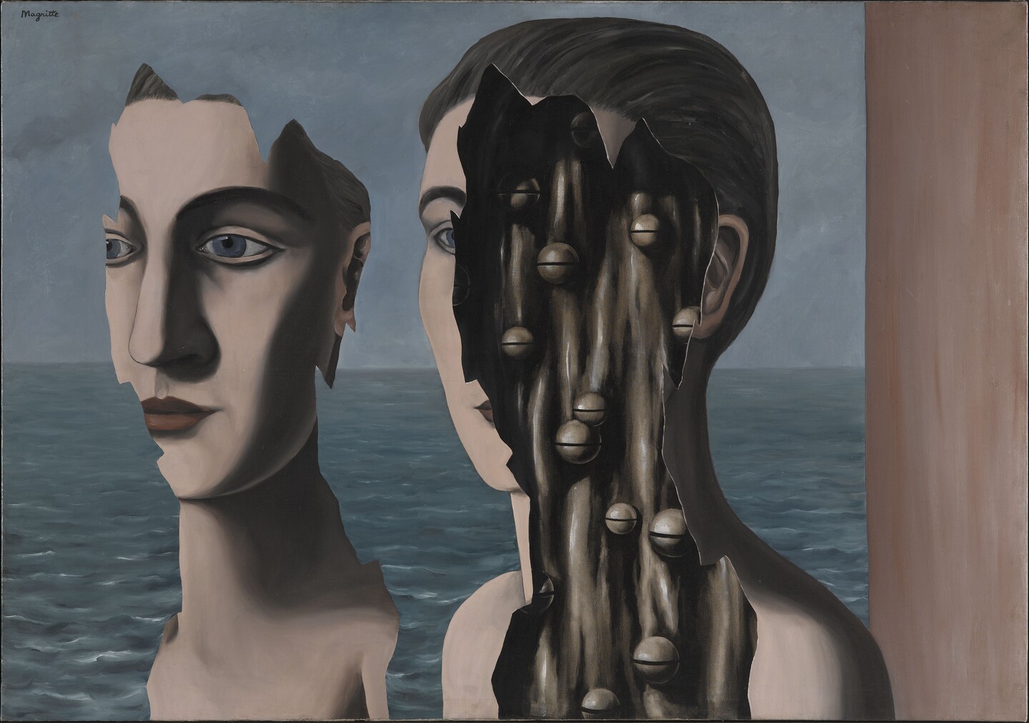 René Magritte (1898–1967) Das doppelte Geheimnis (Le double secret), 1927 Öl auf Leinwand, 114 x 162 cm Centre Pompidou, Paris, Musée national d’art moderne / Centre de création industrielle, Ankauf 1980, © bpk / CNAC-MNAM / Georges Meguerditchian © VG Bild-Kunst, Bonn 2025,  [Nur auf Anfrage erhältlich] 