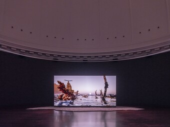 Installationsansicht der Ausstellung The Ephemeral Lake – Eine digitale Installation von Jakob Kudsk Steensen, 12. April bis 27. Oktober 2024, Hamburger Kunsthalle  © Courtesy the artist  © Hamburger Kunsthalle,  Foto: Christoph Irrgang
