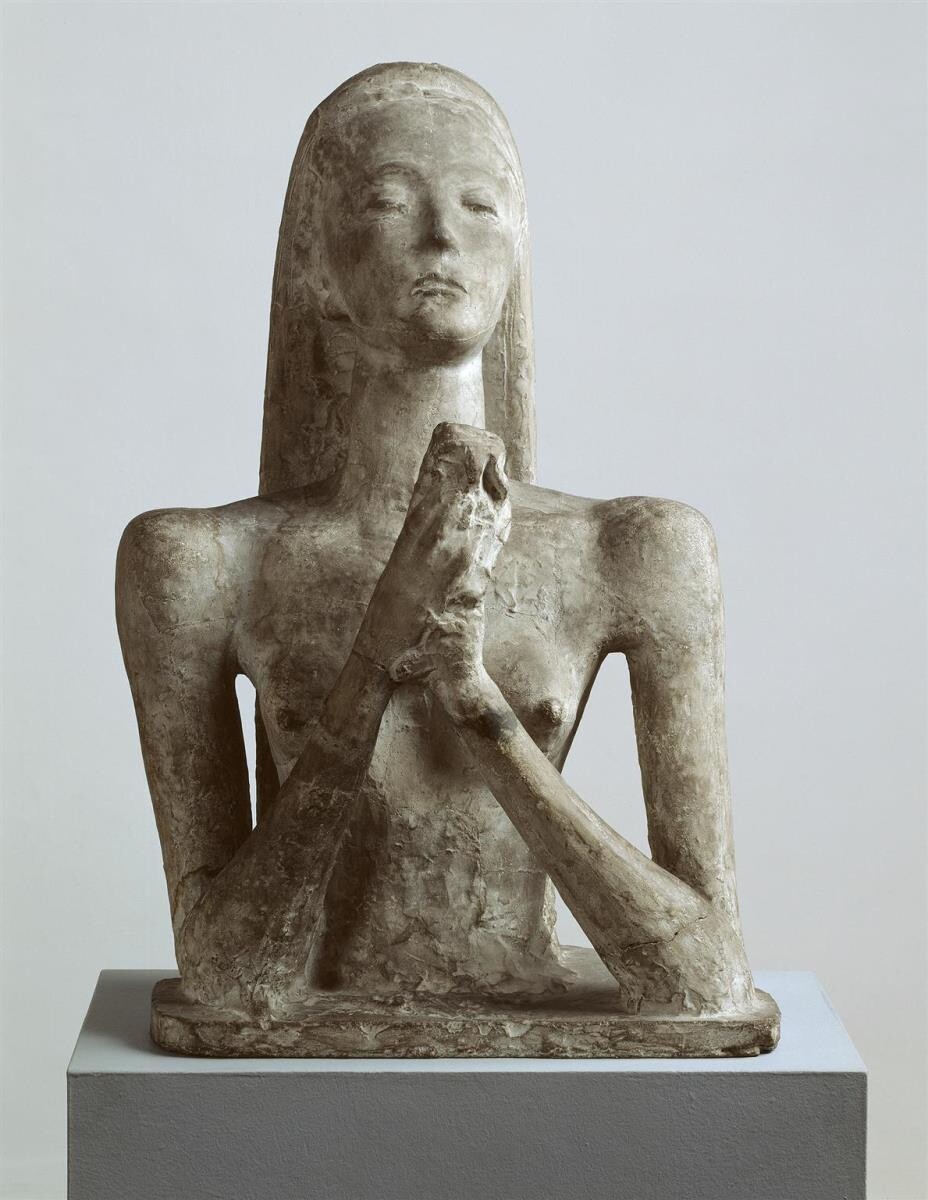 Wilhelm Lehmbruck (1881-1919) Die Betende, 1918 Kunststein 83 x 51,5 x 34 cm © Hamburger Kunsthalle / bpk Foto: Walford/Dunkelberg Wilhelm Lehmbruck (1881-1919) Die Betende, 1918 Kunststein 83 x 51,5 x 34 cm © Hamburger Kunsthalle / bpk Foto: Walford/Dunkelberg