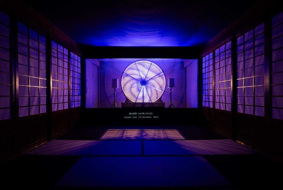 Ho Tzu Nyen (*1976), Hotel Aporia (Installationsansicht Singapore Art Museum, 2023), 2019, Sammlung des Singapore Art Museum  © Courtesy of the artist Foto: Memphis West Pictures Ho Tzu Nyen (*1976), Hotel Aporia (Installationsansicht Singapore Art Museum, 2023), 2019, Sammlung des Singapore Art Museum  © Courtesy of the artist Foto: Memphis West Pictures