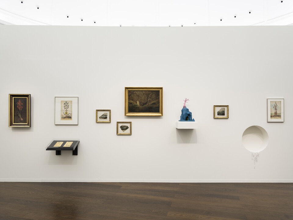 Ausstellungsansicht »KUNST UM 1800. Eine Ausstellung über Ausstellungen«, 5. Dezember 2025 bis 29. März 2026, Werke Marten Schech: © VG Bild-Kunst, Bonn 2025, Foto: Fred Dott