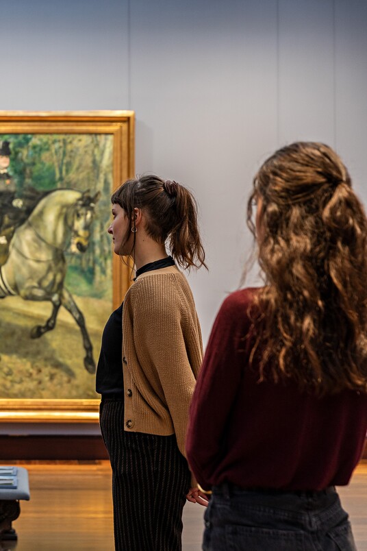 Sammlungsraum Impressionismus mit einer Skulptur, © Hamburger Kunsthalle, Foto: Fred Dott