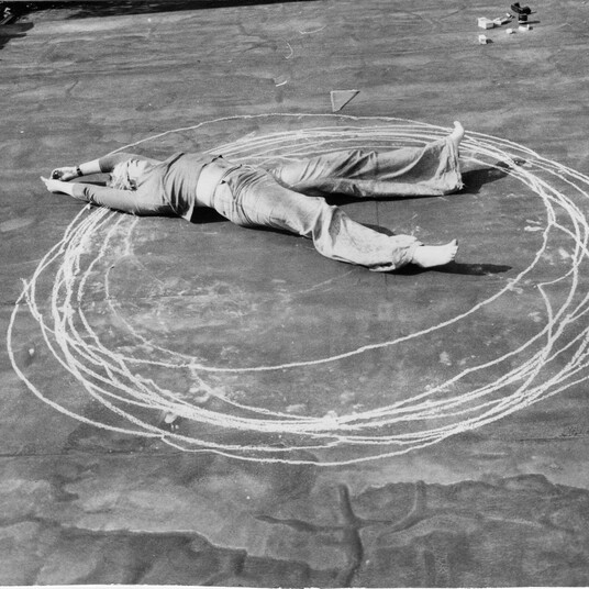 Hilka Nordhausen, Ohne Titel (Kreidekreis), Detail aus der Fotosequenz, 1974