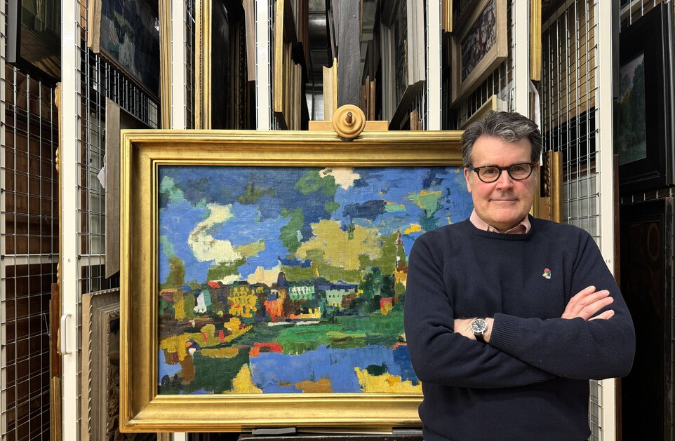 Toby Kamps, Leiter Sammlung der Moderne, vor Oskar Kokoschka, Dresden-Neustadt VII, 1922, Hamburger Kunsthalle, © Fondation Oskar Kokoschka / VG Bild-Kunst, Bonn 2024, © Foto: Hamburger Kunsthalle Toby Kamps, Leiter Sammlung der Moderne, vor Oskar Kokoschka, Dresden-Neustadt VII, 1922, Hamburger Kunsthalle, © Fondation Oskar Kokoschka / VG Bild-Kunst, Bonn 2024, © Foto: Hamburger Kunsthalle