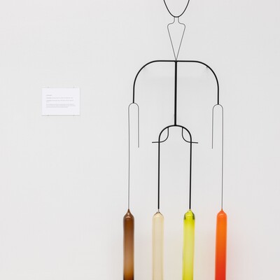 Iman Issa, Lab Operator, 2024, Aus der Serie Doubles: Photograph – (Un)Like (M)Any Other(s), Hamburger Kunsthalle. Dauerleihgabe der Stiftung Hamburger Kunstsammlungen | On permanent loan from the Stiftung Hamburger Kunstsammlungen, © Iman Issa, Photo: Andrea Rossetti Iman Issa, Lab Operator, 2024, Aus der Serie Doubles: Photograph – (Un)Like (M)Any Other(s), Hamburger Kunsthalle. Dauerleihgabe der Stiftung Hamburger Kunstsammlungen | On permanent loan from the Stiftung Hamburger Kunstsammlungen, © Iman Issa, Photo: Andrea Rossetti