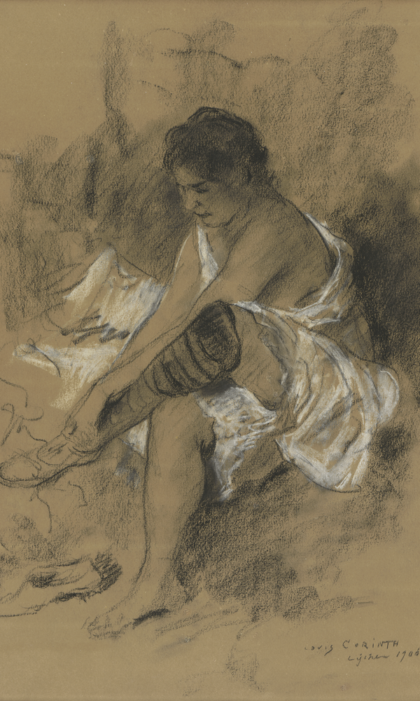 Lovis Corinth, Nach dem Bade -Strumpf anziehende Frau, 1906,Kohle und weiße Kreide auf festem bräunlichem Papier, 48,5 x 32 cm, © Hamburger Kunsthalle / bpk Foto: Christoph Irrgang